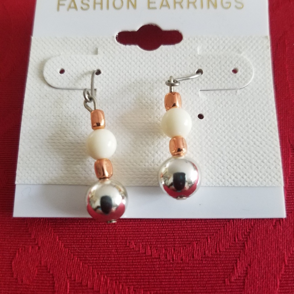 FASHION EARRINGS - Picture 2 of 2